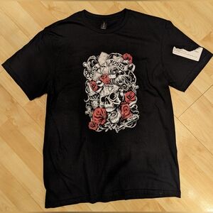 Brand New Size Medium Black Guns N Roses Tshirt